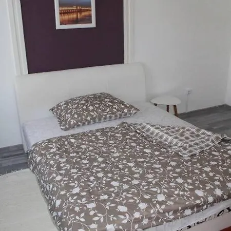 Szeged Apartment *